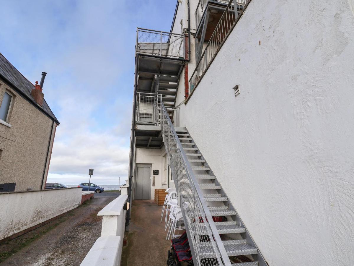 Ty Canol Rhyl Exterior photo