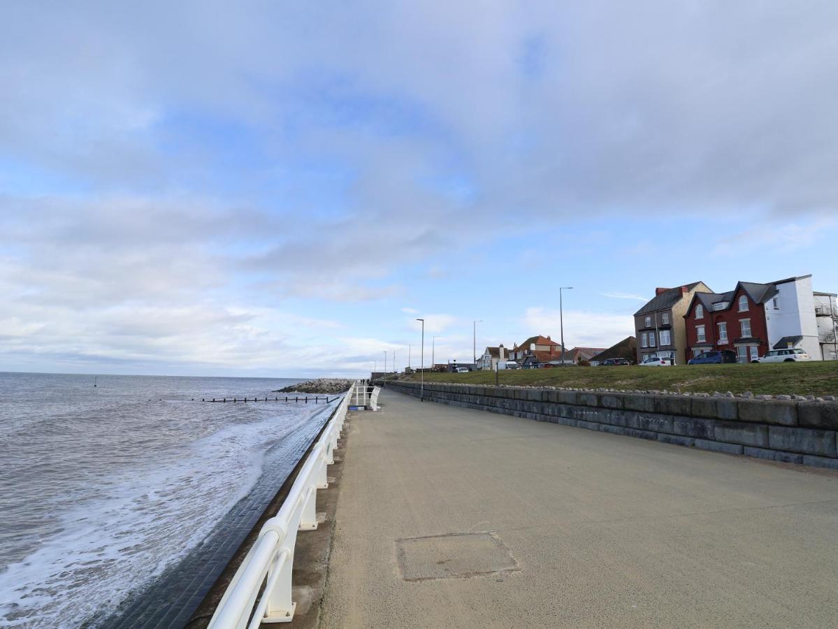 Ty Canol Rhyl Exterior photo